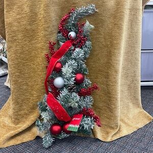 Glitzhome artificial snow sprayed Christmas decorated elongated wall hanging
